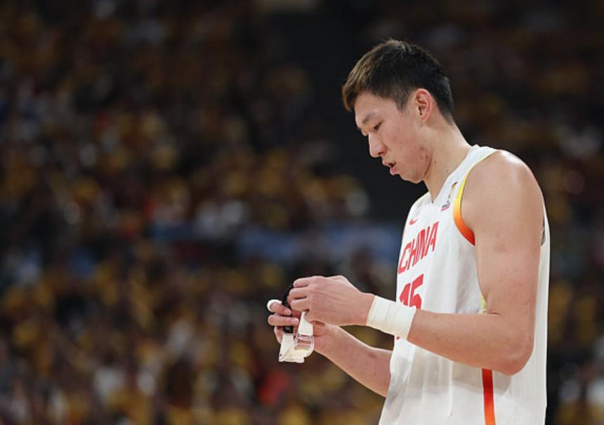 在线游戏-在解说席见证逆转，周琦：只要能赢，我在哪儿都行